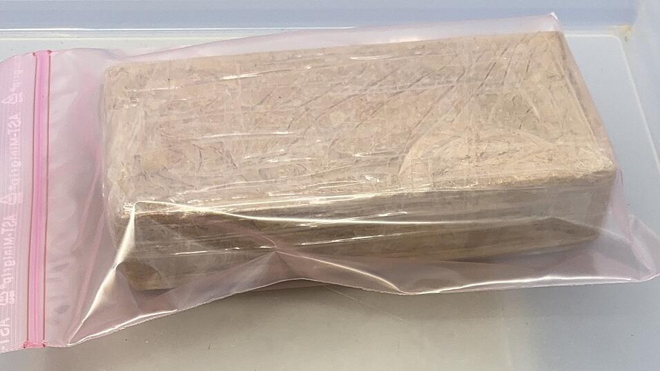 Die Regensburger Kripo hat &uuml;ber drei Kilogramm Heroin gefunden.