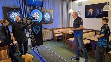 Das Vereinslokal dient vergangene Woche auch als Filmkulisse. Am zweiten Novemberwochenende steigt die Hobby Dart Championship.