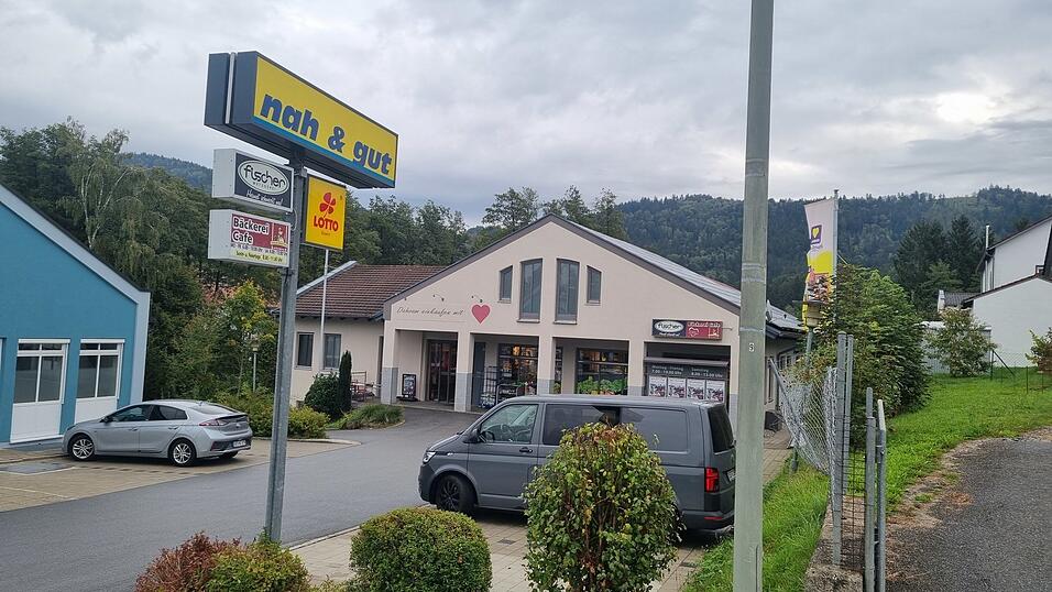 Drei Monate hat der „Nah und Gut“ am Ortseingang von Edenstetten noch geöffnet. Drei Monate hat der „Nah und Gut“ am Ortseingang von Edenstetten noch geöffnet.