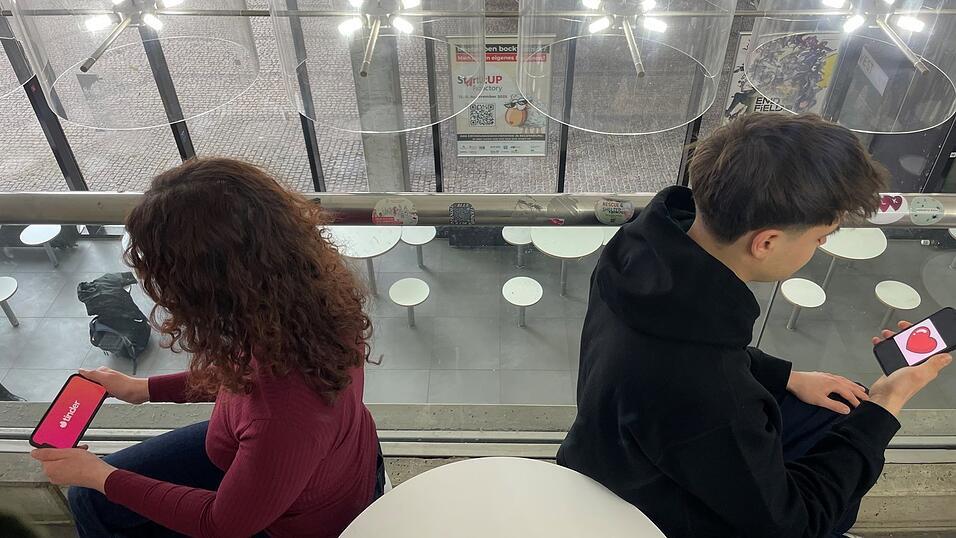 Chronisch online? Beziehungsunf&auml;hig? So lauten Klischees &uuml;ber junge Menschen. Sieben junge Regensburgerinnen und Regensburg erz&auml;hlen unserer Mediengruppe aus ihrem Liebesleben.