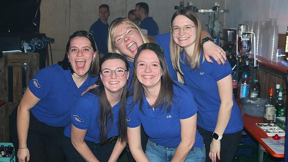 Auch hinter der Bar war die Stimmung ausgelassen.