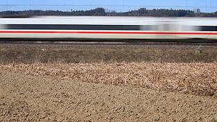 Die Ermittler und die Deutsche Bahn schließen einen technischen Defekt als Ursache für die geöffnete Tür aus. (Symbolfoto) Die Ermittler und die Deutsche Bahn schließen einen technischen Defekt als Ursache für die geöffnete Tür aus. (Symbolfoto)