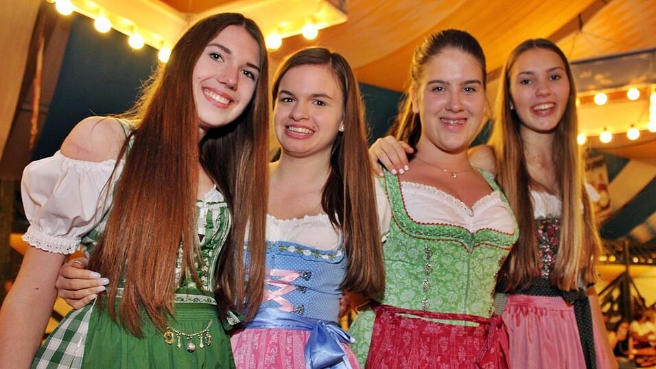 Auch am Freitag war super Stimmung am Ergoldinger Volksfest. Auch am Freitag war super Stimmung am Ergoldinger Volksfest.