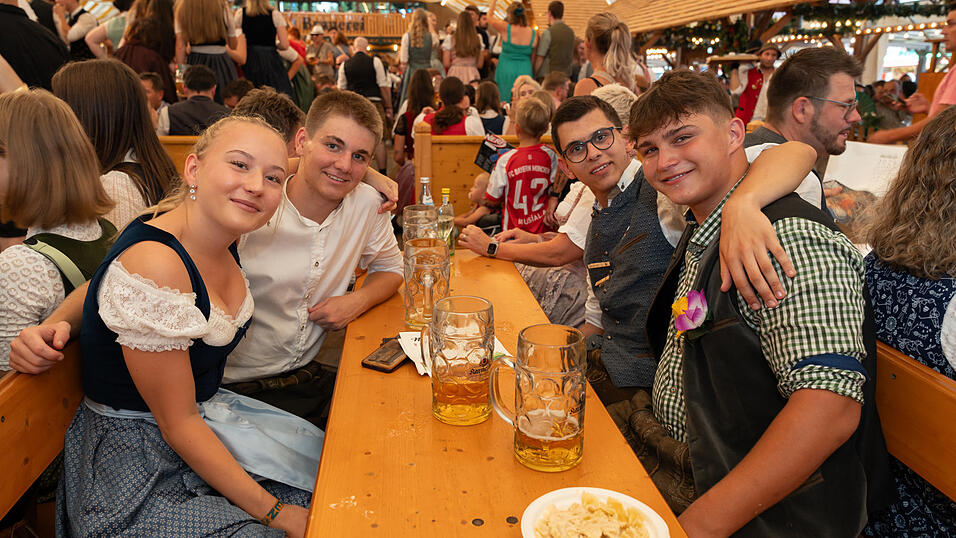 Die Partybilder vom Mittwoch, 14. August 2024, aus dem Festzelt Nothaft. Die Partybilder vom Mittwoch, 14. August 2024, aus dem Festzelt Nothaft.