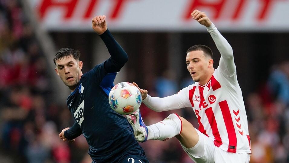 K&ouml;lns Said El Mala (r) und Hoffenheims Robin Hranac k&auml;mpfen um den Ball.