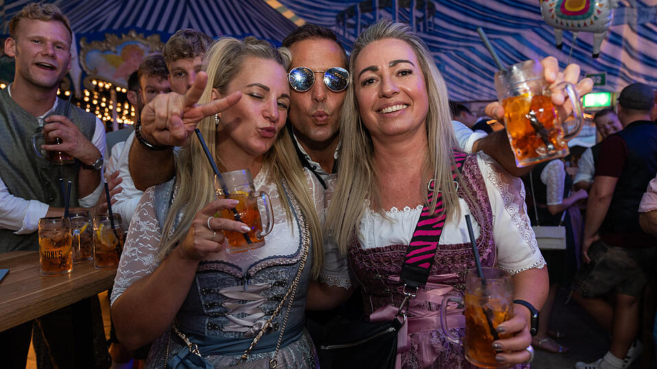 Die Partybilder vom Donnerstag, 17. August 2023, aus dem Festzelt Wenisch. Die Partybilder vom Donnerstag, 17. August 2023, aus dem Festzelt Wenisch.