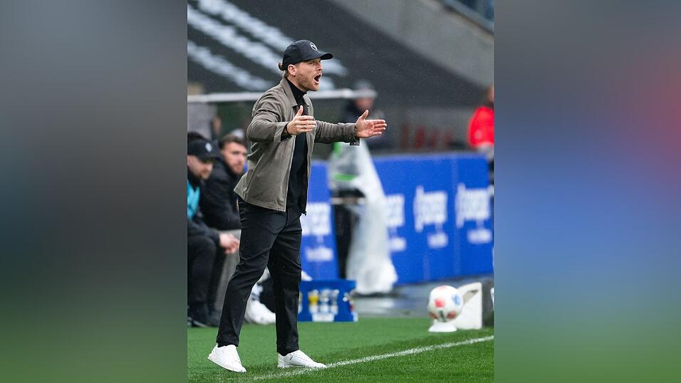 Gladbachs Coach Eugen Polanski hofft auf die Wende. Gladbachs Coach Eugen Polanski hofft auf die Wende.