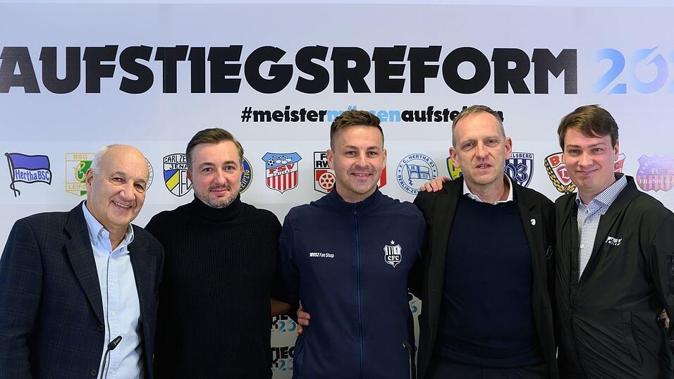 Die Clubs stellten ihre Pläne gemeinsam vor. Die Clubs stellten ihre Pläne gemeinsam vor.