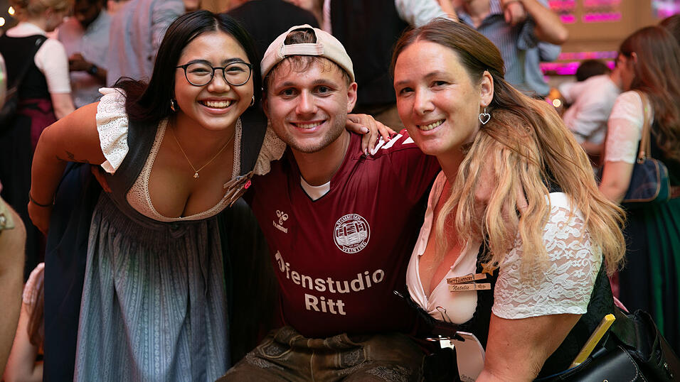 Die Partybilder vom Montag, 11. August, aus dem Festzelt Reisinger. Die Partybilder vom Montag, 11. August, aus dem Festzelt Reisinger.