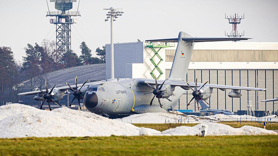 Ein Airbus A400M der Luftwaffe bricht vom Fliegerhorst Wunstorf bei Hannover auf. Ein Airbus A400M der Luftwaffe bricht vom Fliegerhorst Wunstorf bei Hannover auf.