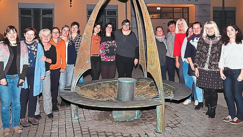 18 Kandidatinnen bewerben sich um einen Sitz im Marktgemeinderat. 18 Kandidatinnen bewerben sich um einen Sitz im Marktgemeinderat.