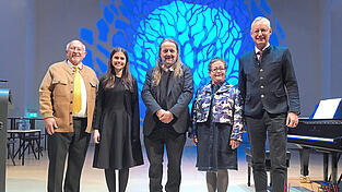 Sorgten f&uuml;r einen fulminanten Auftakt des Festivals &bdquo;Utopia&ldquo; (v.l.): B&uuml;rgermeister und Festredner Werner Sch&auml;fer, Geigerin Lia Gilfrich, Pianist Franz Schnieringer, Festivalorganisatorin Petra Neuberger und Oberb&uuml;rgermeister Markus Pannermayr.