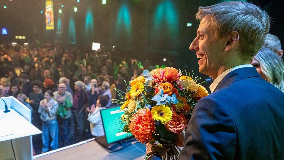 Krause l&auml;sst sich von seiner Partei feiern.