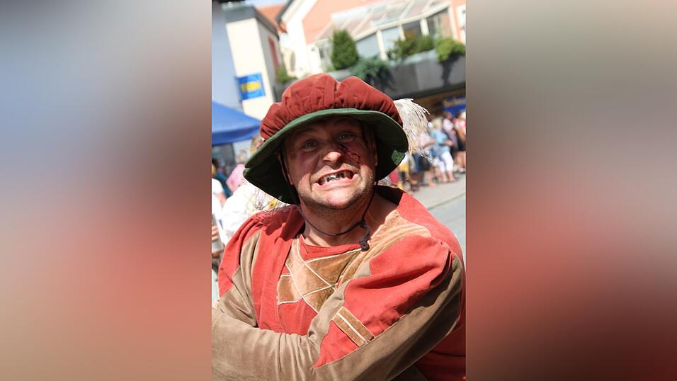 Die schönsten Augenblicke des historischen Drachenstich-Festzuges 2016. Die schönsten Augenblicke des historischen Drachenstich-Festzuges 2016.