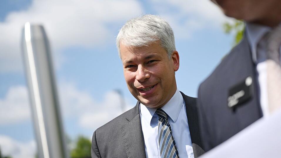 Der neue Verkehrsminister Steffen Bilger wird sich um die Deutsche Bahn k&uuml;mmern m&uuml;ssen. (Archivbild)