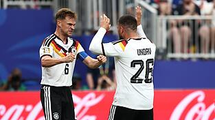 Ein typischer Joshua Kimmich beim Jubeln mit geballten Fäusten nach seiner Torvorlage für Deniz Undav. Ein typischer Joshua Kimmich beim Jubeln mit geballten Fäusten nach seiner Torvorlage für Deniz Undav.