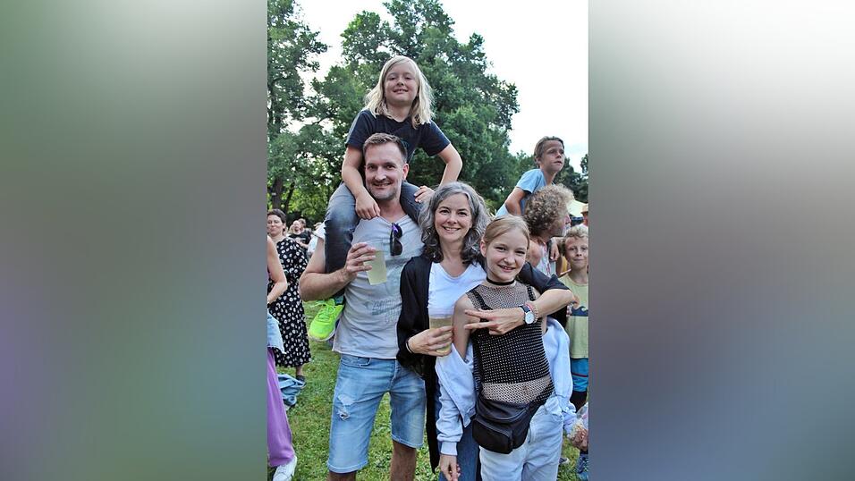 Fotos des&nbsp;ersten Open-Air-Abends auf der Ringelstecherwiese.&nbsp;