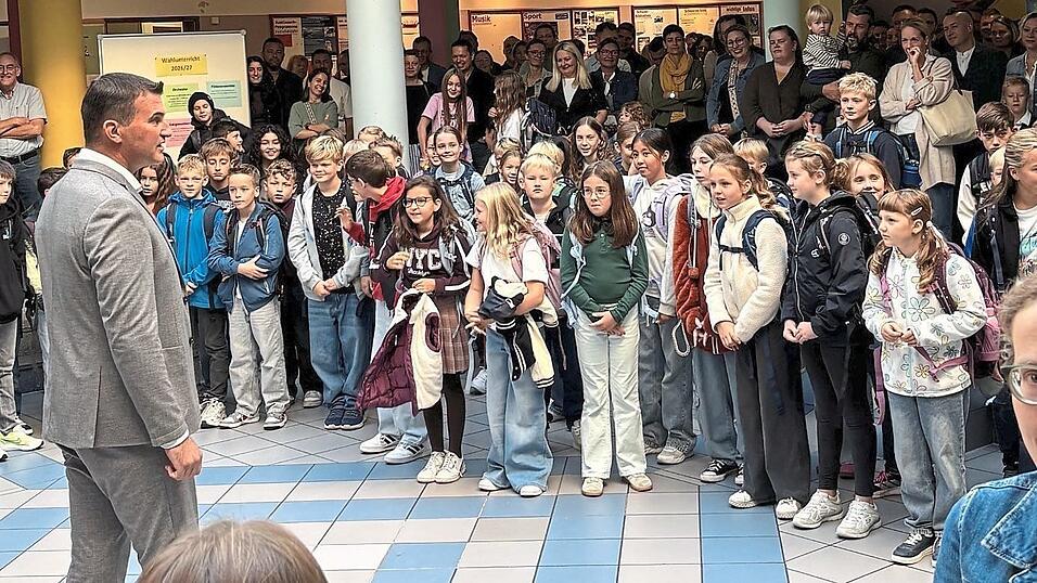 Die Fünftklässler wurden willkommen geheißen. Die Fünftklässler wurden willkommen geheißen.