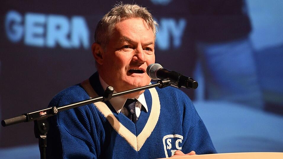 Michael Maurer, Pr&auml;sident des Skiclubs Partenkirchen, w&uuml;rdigt Laura Dahlmeier.