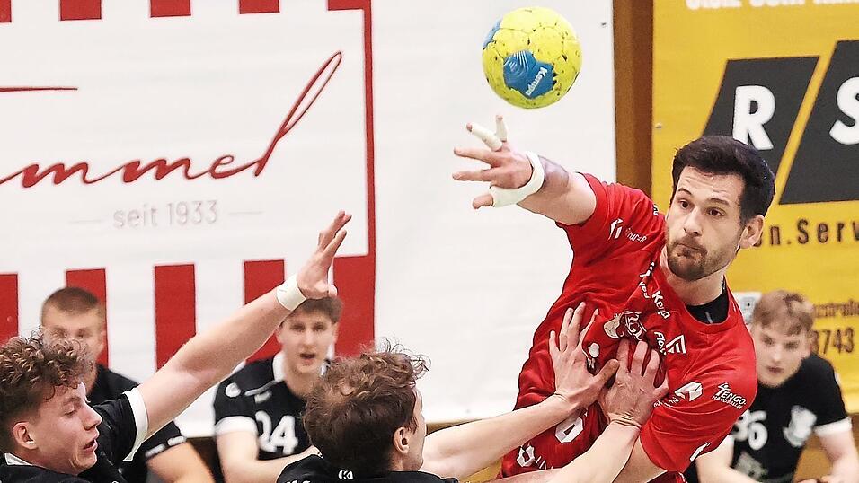 Tobi Gretsch (rotes Trikot) und seine TGL-Teamkollegen starten nach intensiven Wochen in die Saison. Tobi Gretsch (rotes Trikot) und seine TGL-Teamkollegen starten nach intensiven Wochen in die Saison.