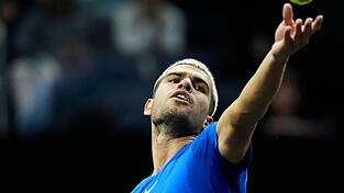 Carlos Alcaraz gewinnt sein Erstrundenmatch in Tokio trotz zwischenzeitlicher Probleme mit dem Fuß. (Archivbild)
