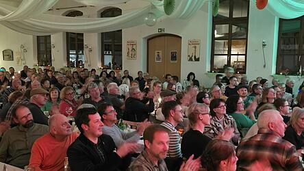 Zahlreiche Besucher, teils von weit her, fanden sich zur „Irish Night“ ein.