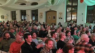 Zahlreiche Besucher, teils von weit her, fanden sich zur „Irish Night“ ein. Zahlreiche Besucher, teils von weit her, fanden sich zur „Irish Night“ ein.