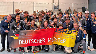 Deutscher Meister in der Altersklasse U19: die Junioren des IHC Atting.