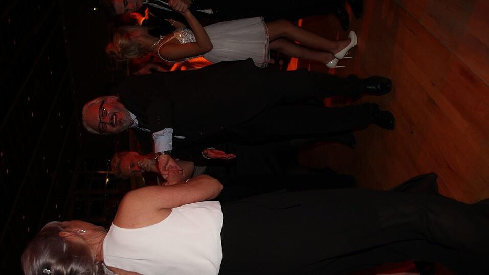 Die Bilder vom Abschlussball der Tanzschule Seidel in der Fraunhofer-Halle am 28. November. Die Bilder vom Abschlussball der Tanzschule Seidel in der Fraunhofer-Halle am 28. November.