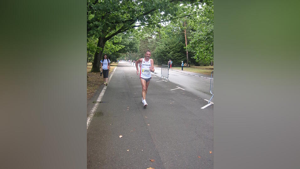 Seit &uuml;ber 50 Jahren ist Gerhard Langner im Gehsport aktiv. An den Start geht er mittlerweile nicht mehr - wie hier bei der Senioren-WM 2015. Als Trainer bleibt der 74-J&auml;hrige seiner Leidenschaft aber bis heute erhalten.