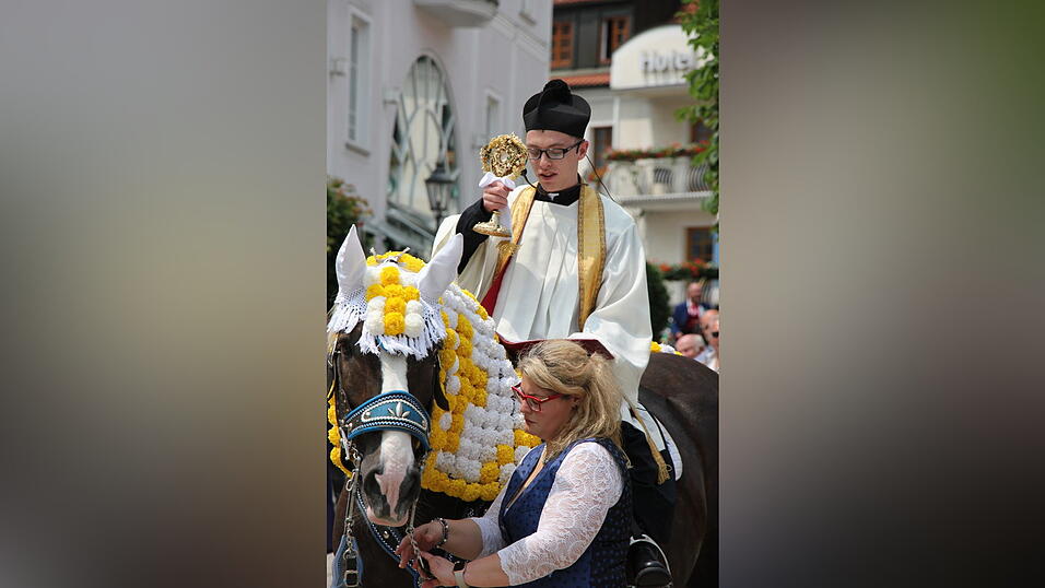 Bilder vom Festakt auf dem Veitsplatz in Bad Kötzting Bilder vom Festakt auf dem Veitsplatz in Bad Kötzting