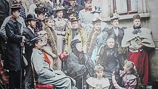 Familienbild mit Königin Victoria in der Mitte. Familienbild mit Königin Victoria in der Mitte.