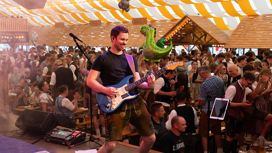 Die Partybilder vom Freitag, 16. August, aus dem Festzelt Nothaft. Die Partybilder vom Freitag, 16. August, aus dem Festzelt Nothaft.