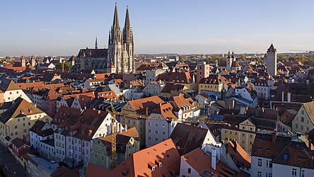 Ein luftiger Blick auf die Stadt. Bekannte Regensburger haben uns gesagt, was sie sich vom neuen Jahr für Regensburg erhoffen. Ein luftiger Blick auf die Stadt. Bekannte Regensburger haben uns gesagt, was sie sich vom neuen Jahr für Regensburg erhoffen.