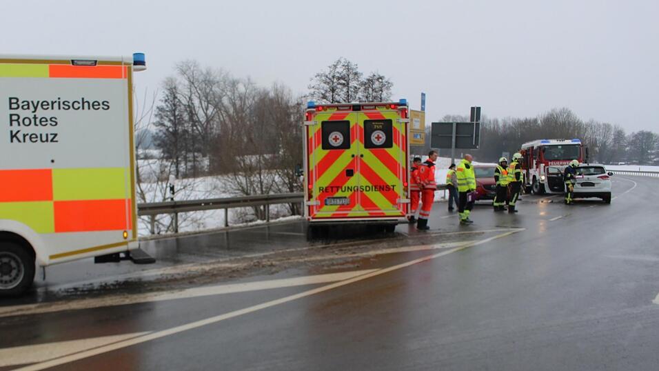 Neben Polizei und Rettungsdienst war auch die Freiwillige Feuerwehr im Einsatz. Neben Polizei und Rettungsdienst war auch die Freiwillige Feuerwehr im Einsatz.