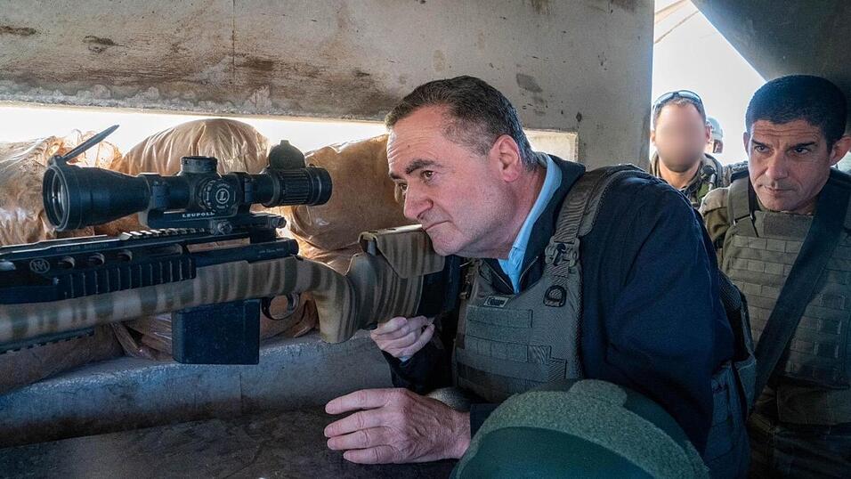 Israels Verteidigungsminister Israel Katz bei einem Truppenbesuch. (Archivbild)