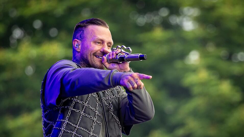 Der deutsche Rapper Kontra K (Maximilian Diehn) hat Taylor Swift von Platz eins in den Album-Charts vertreiben können. (Archivbild) Der deutsche Rapper Kontra K (Maximilian Diehn) hat Taylor Swift von Platz eins in den Album-Charts vertreiben können. (Archivbild)