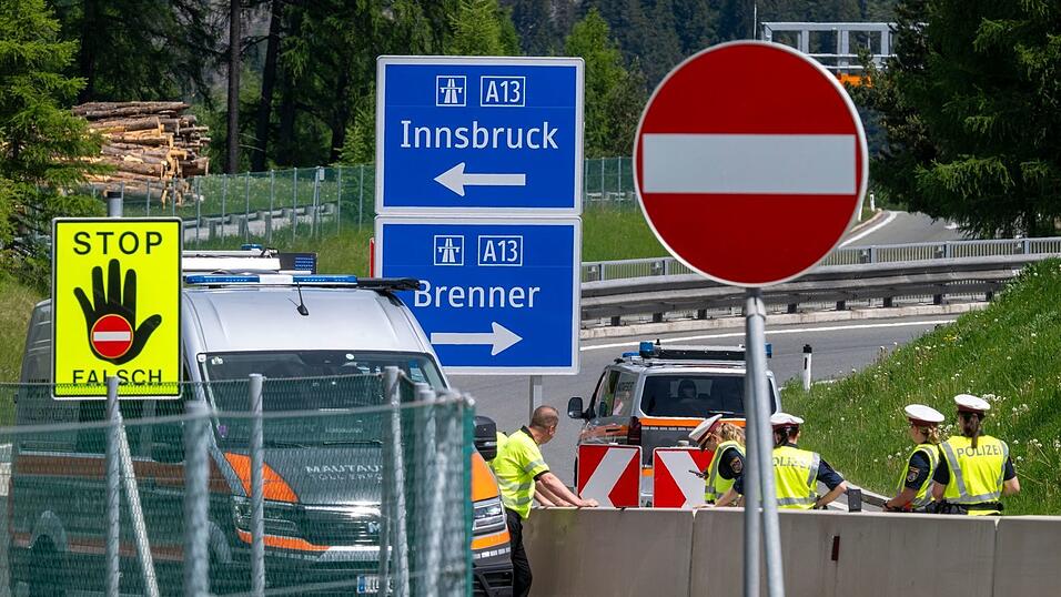 Die Benutzung der Brenner-Autobahn war für acht Stunden nicht erlaubt. Die Benutzung der Brenner-Autobahn war für acht Stunden nicht erlaubt.