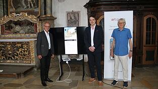 Stadtdekan Roman Gerl, Felix Weiland und Joachim Schamriß (von links) präsentierten den virtuellen Kirchenführer zu St. Emmeram, den es jetzt auch in englischer Sprache gibt. Stadtdekan Roman Gerl, Felix Weiland und Joachim Schamriß (von links) präsentierten den virtuellen Kirchenführer zu St. Emmeram, den es jetzt auch in englischer Sprache gibt.