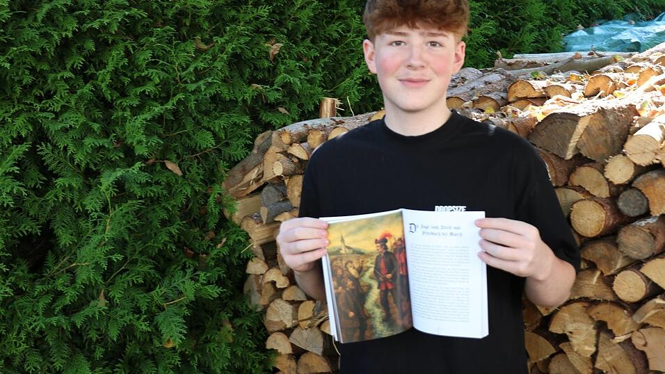 Thomas Probst zeigt hier die Sage um den Friedbach bei March aus seinem Buch, das er am 11. September vorstellen wird. Thomas Probst zeigt hier die Sage um den Friedbach bei March aus seinem Buch, das er am 11. September vorstellen wird.