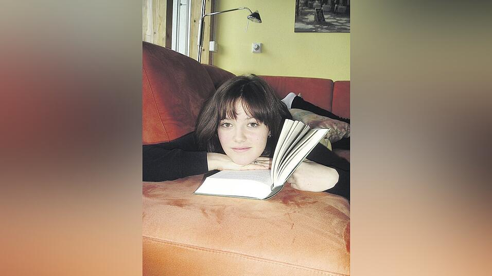 Vroni Murr (17) f&auml;hrt t&auml;glich eine Stunde mit dem Bus zur Schule.