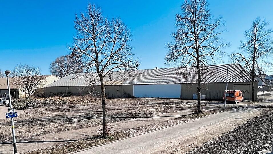 Die beiden ehemaligen 'Happy Sports'-Hallen wurden schon in der Flüchtlingskrise vor sechs Jahren als Notunterkunft genutzt. Die beiden ehemaligen 'Happy Sports'-Hallen wurden schon in der Flüchtlingskrise vor sechs Jahren als Notunterkunft genutzt.