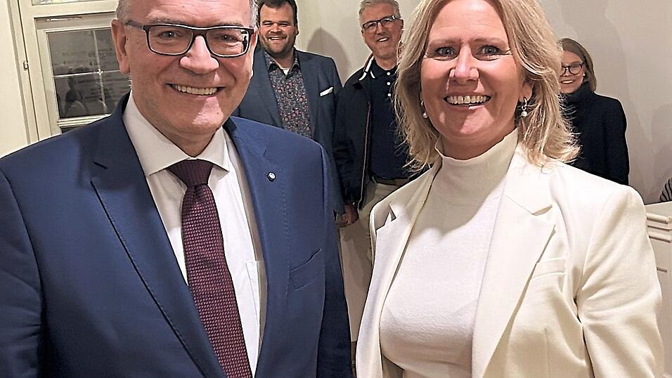 Kreisvorsitzender und Staatskanzleichef Dr. Florian Herrmann bezeichnete Susanne Hoyers Sieg als gro&szlig;artigen Erfolg f&uuml;r die CSU.