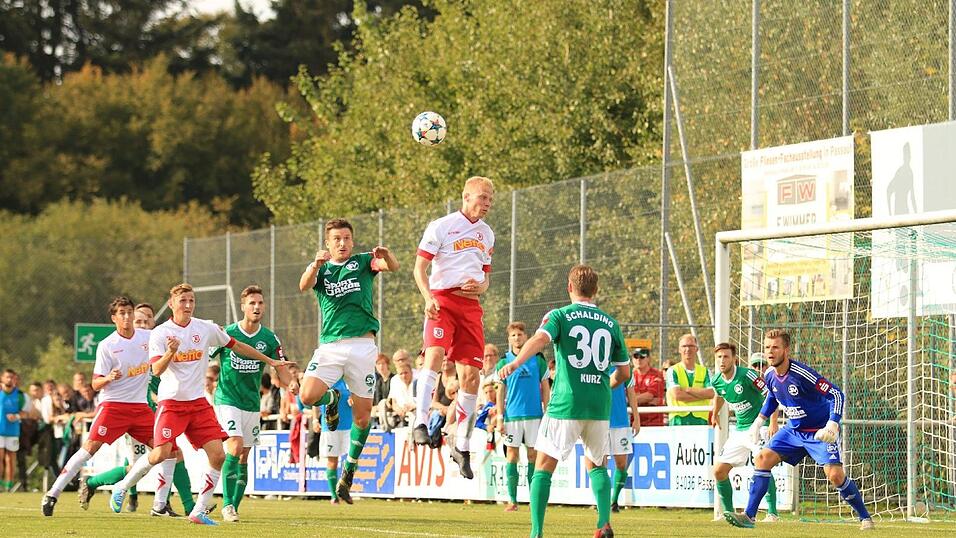 Der Jahn kommt bei Schalding-Heining nicht über ein 0:0 hinaus. Der Jahn kommt bei Schalding-Heining nicht über ein 0:0 hinaus.