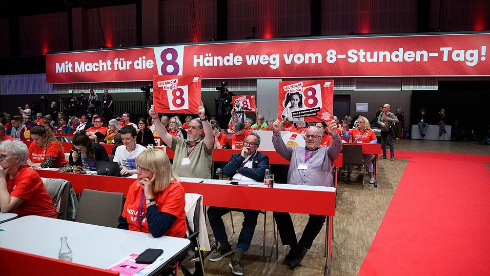 Die Gewerkschaften wollen den Acht-Stunden-Tag verteidigen. (Archivbild) Die Gewerkschaften wollen den Acht-Stunden-Tag verteidigen. (Archivbild)