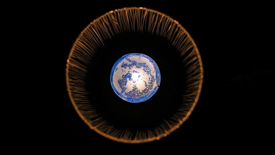 Kerzenlicht f&uuml;r den Planeten: Weltweit wird es bei der &laquo;Earth Hour&raquo; nach und nach dunkel.