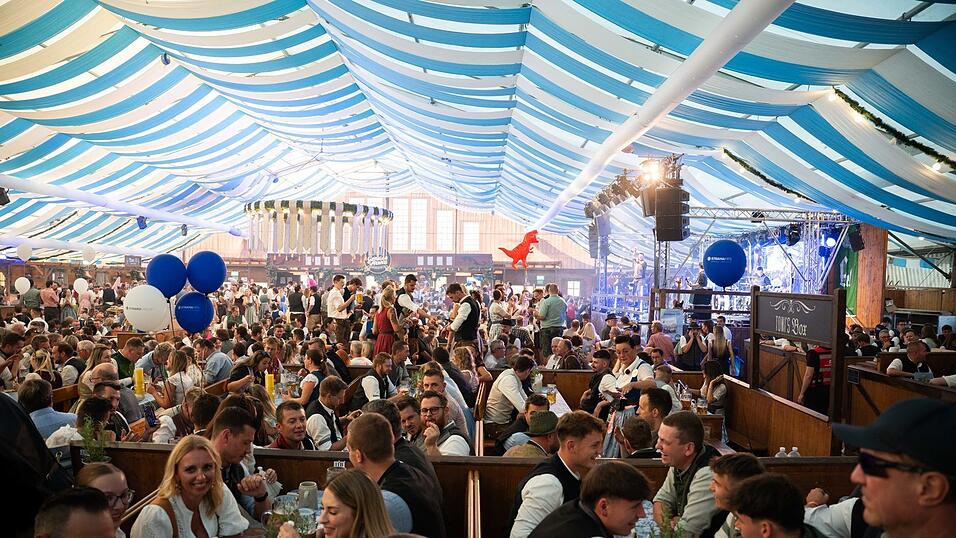 Die Partybilder vom Freitag, 14. August, aus dem Festzelt Wenisch. Die Partybilder vom Freitag, 14. August, aus dem Festzelt Wenisch.