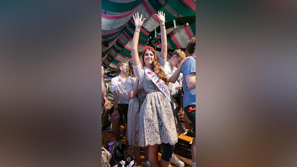 Die Partybilder vom Donnerstag, 14. August, aus dem Festzelt Weckmann. Die Partybilder vom Donnerstag, 14. August, aus dem Festzelt Weckmann.