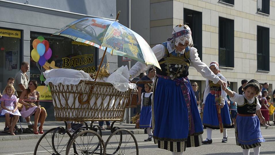 Der Gäubodenvolksfest-Auszug in Bildern. Der Gäubodenvolksfest-Auszug in Bildern.