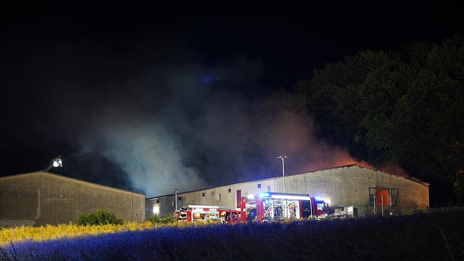 Das Feuer brach wohl in einem leerstehenden Teil der Anlage aus. 